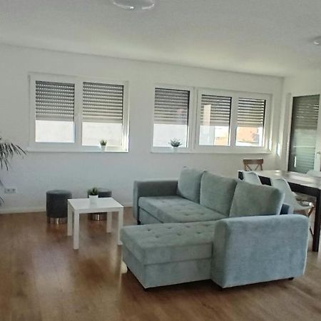 Neubau Appartement Mit Terasse, Privater Eingang,Parkplatz,Kueche Fürth Extérieur photo