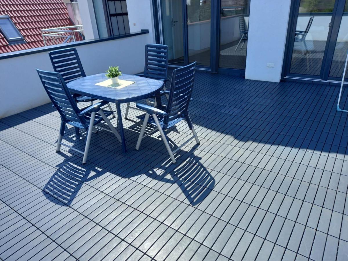Neubau Appartement Mit Terasse, Privater Eingang,Parkplatz,Kueche Fürth Extérieur photo