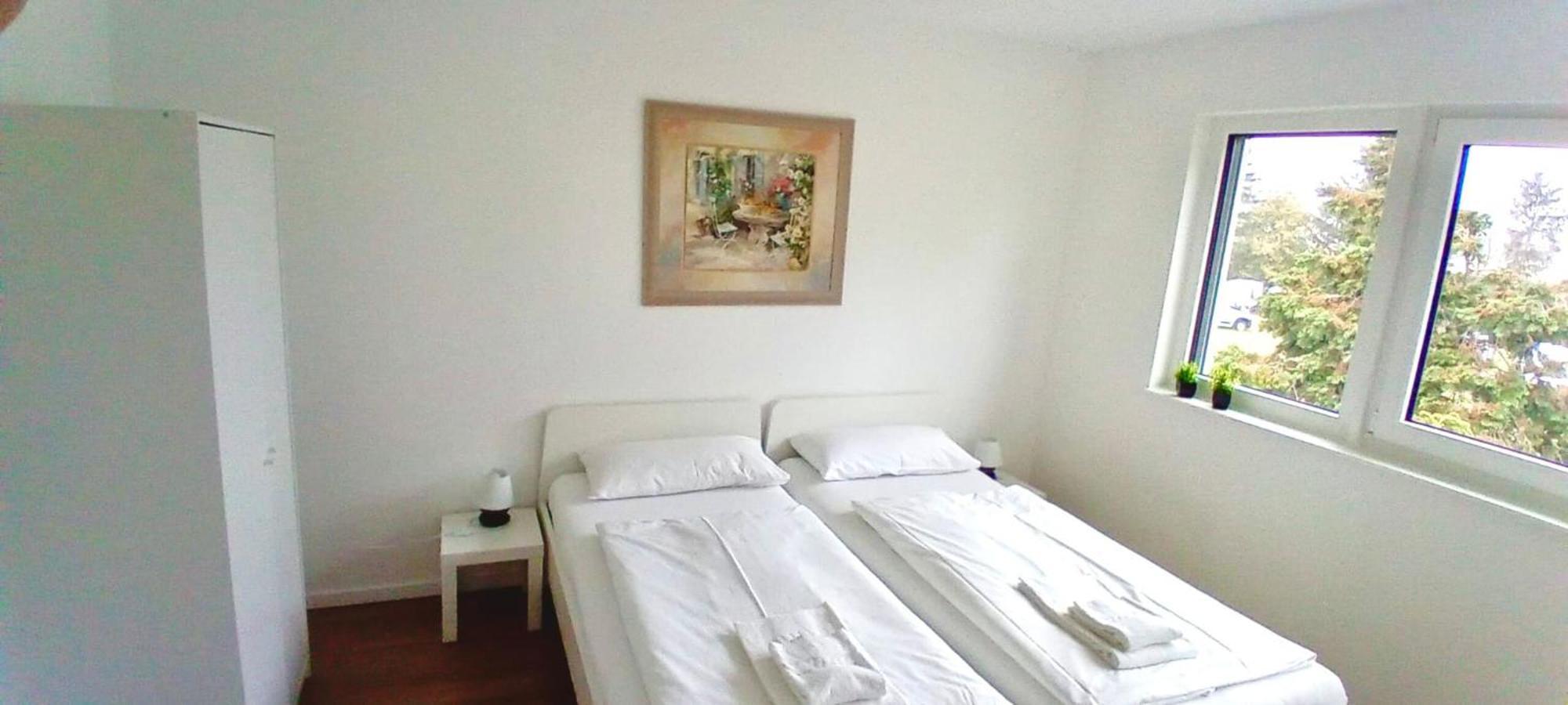 Neubau Appartement Mit Terasse, Privater Eingang,Parkplatz,Kueche Fürth Extérieur photo